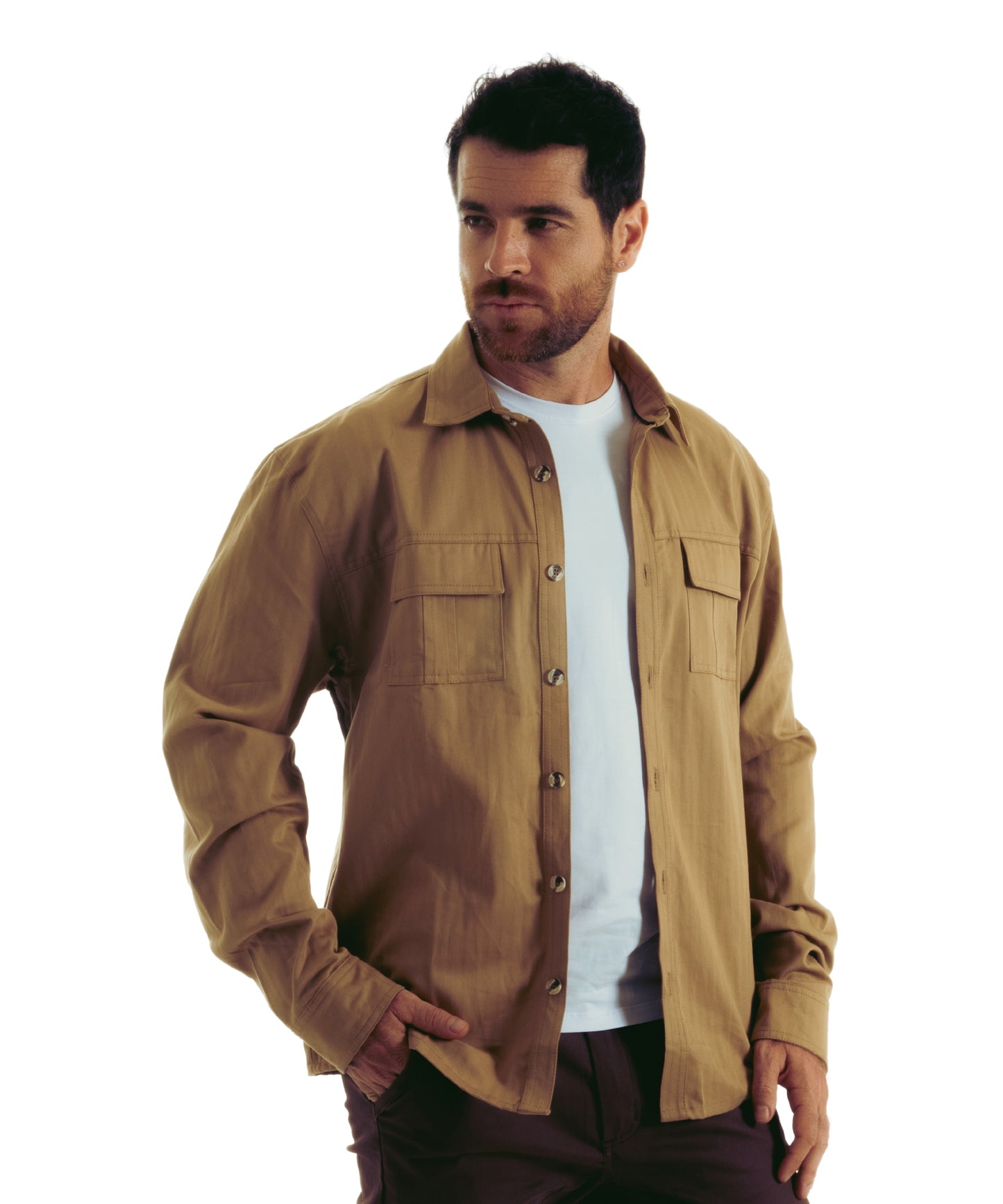 CHAQUETA CASUAL DRILL CON BOLSILLO CARGO CAMEL