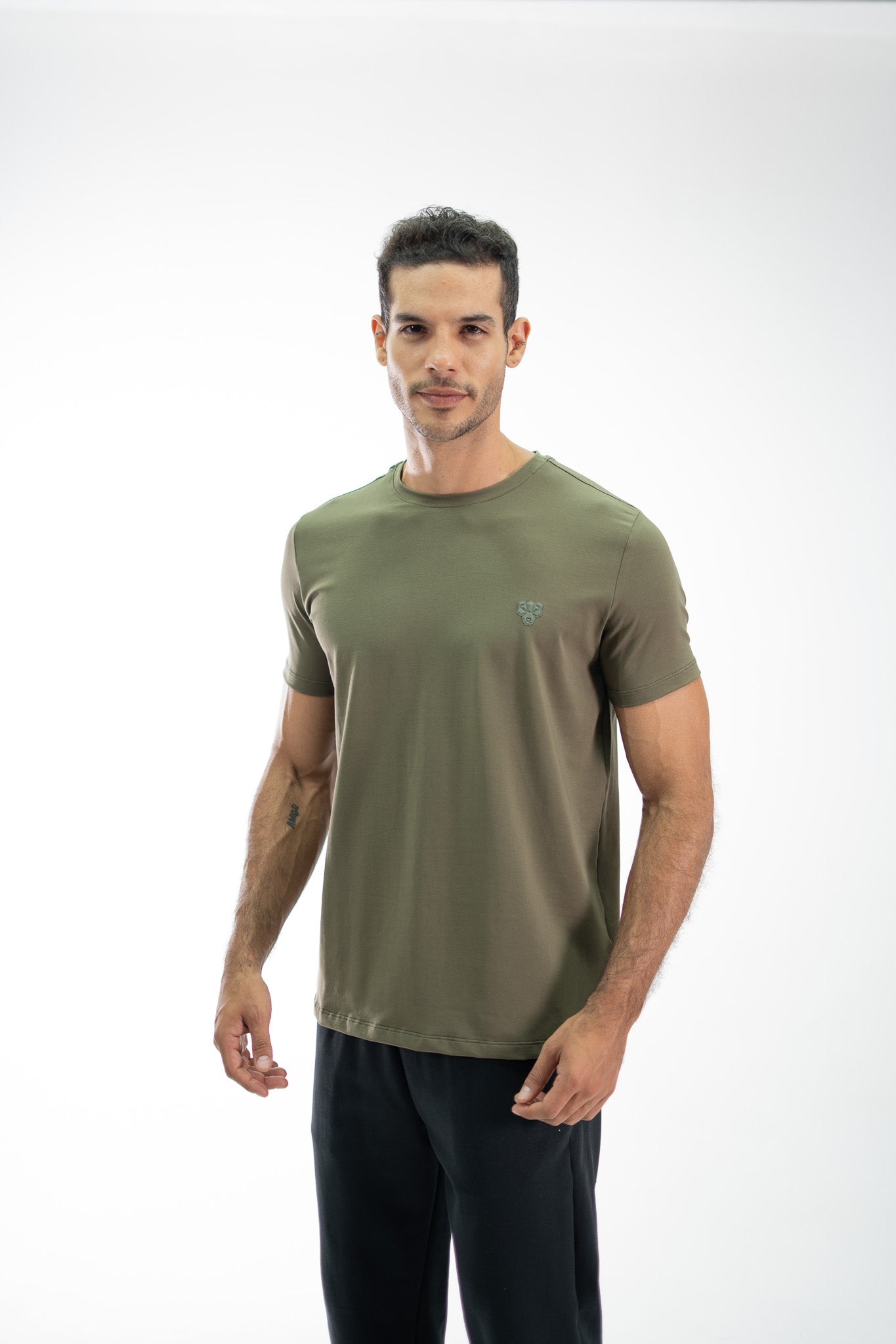 CAMISETA ESSENTIAL MILITAR