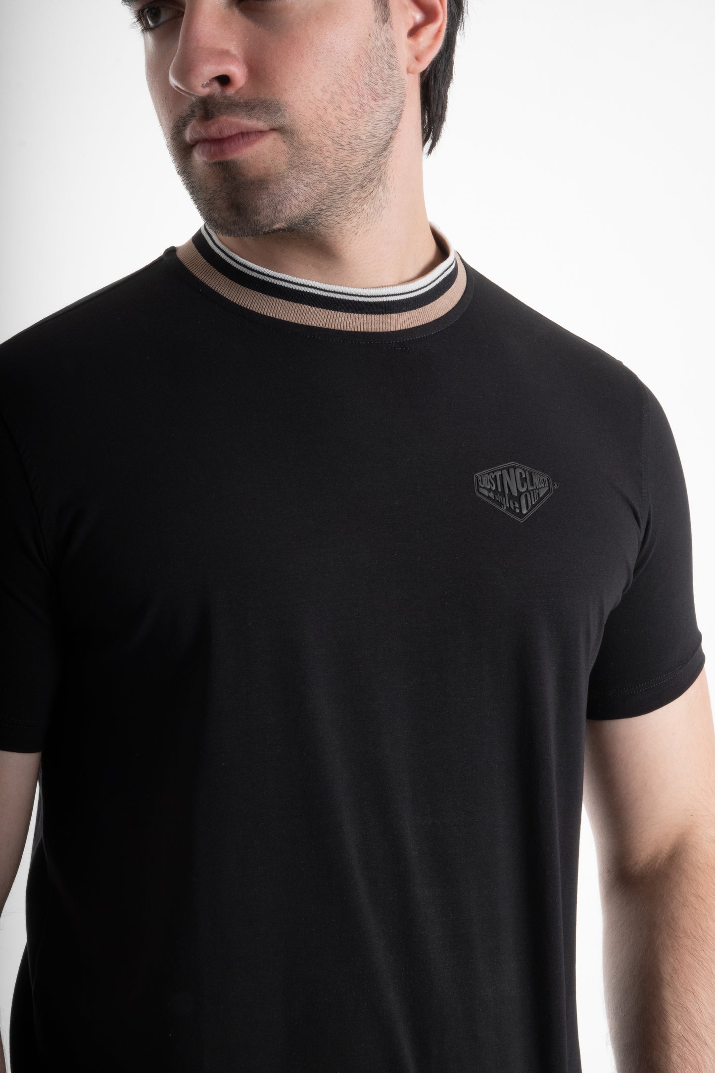 CAMISETA LIGERA NEGRO