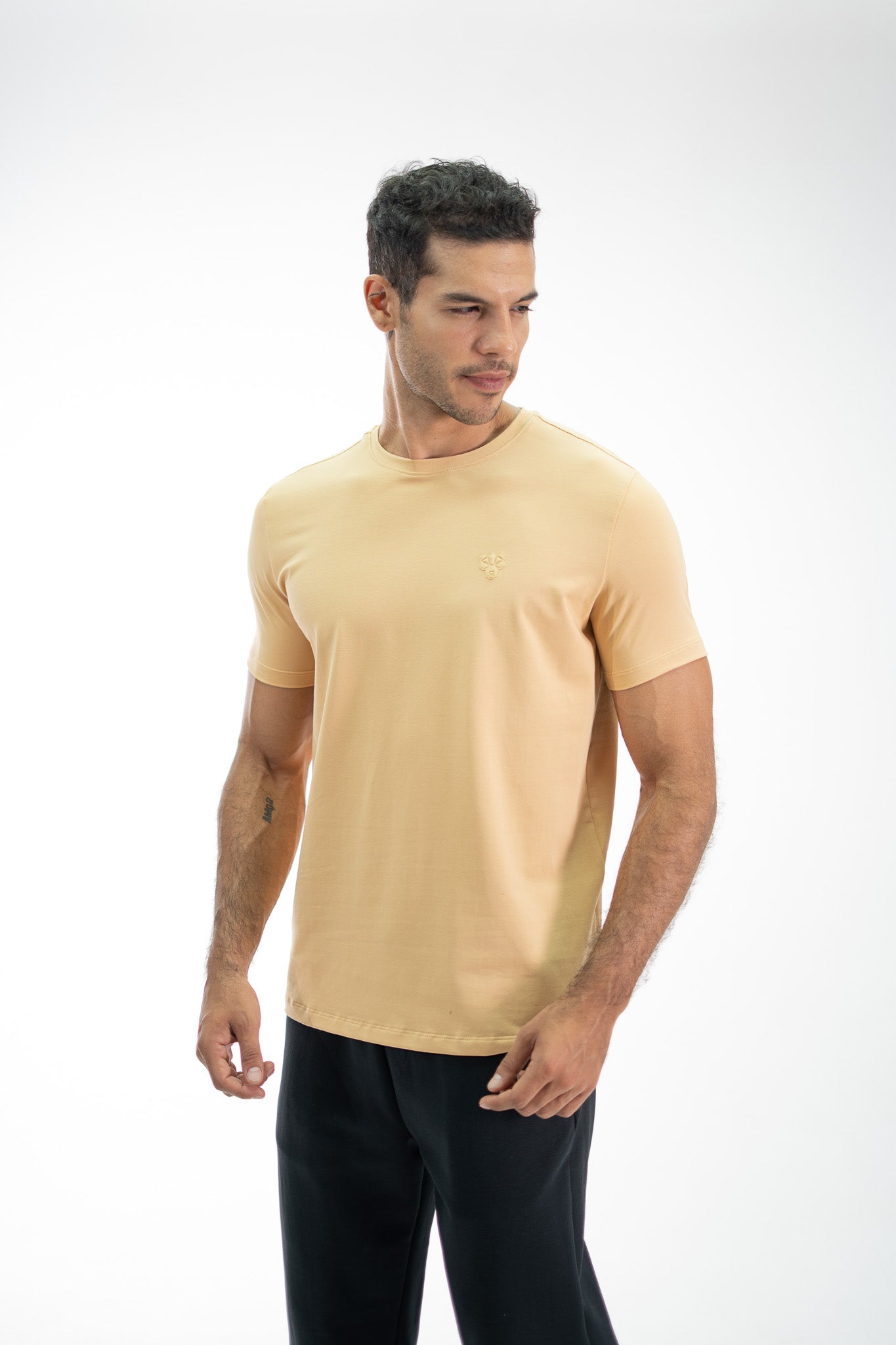 CAMISETA ESSENTIAL AMARILLO SORBETE