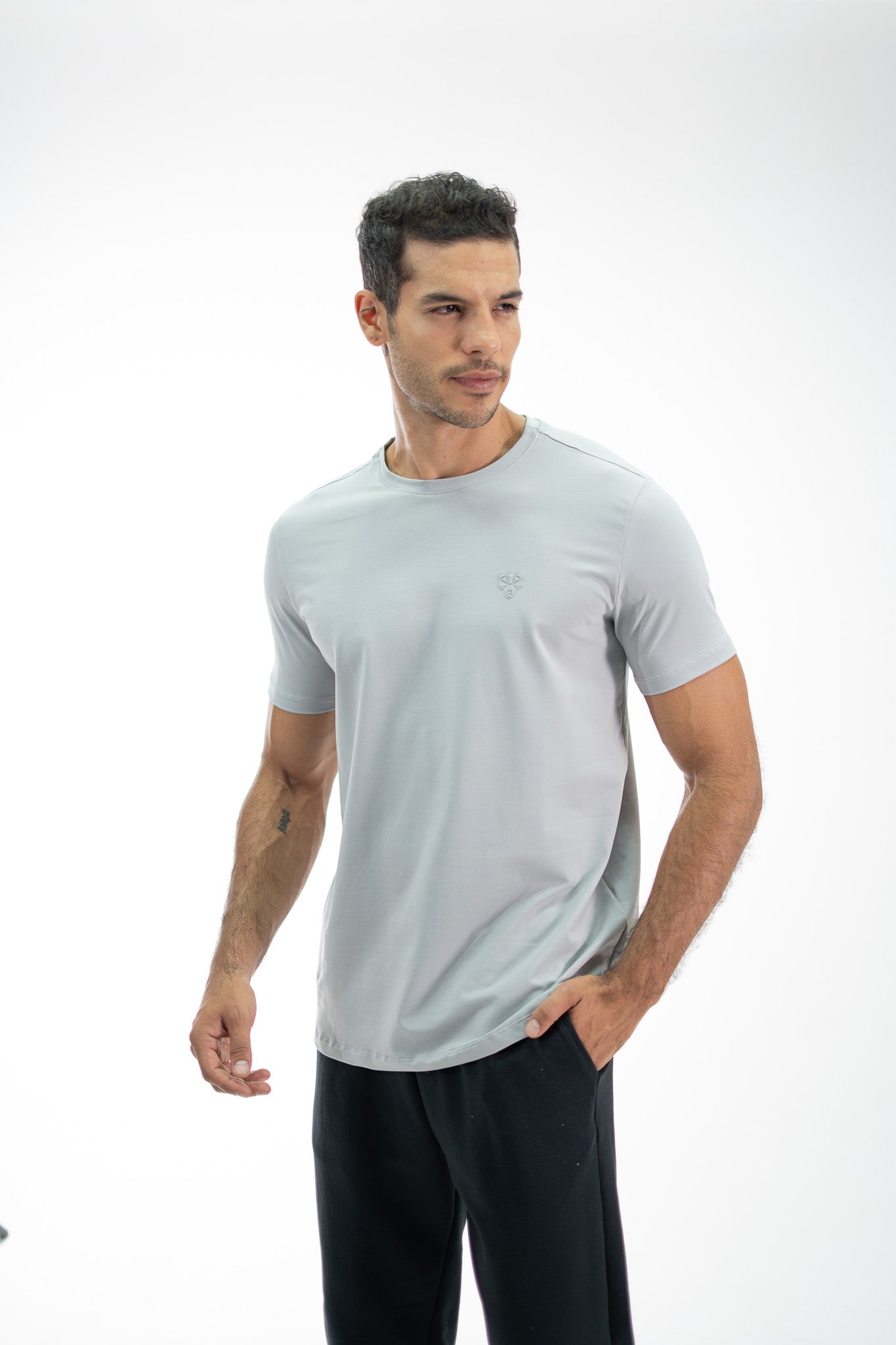 CAMISETA ESSENTIAL GRIS
