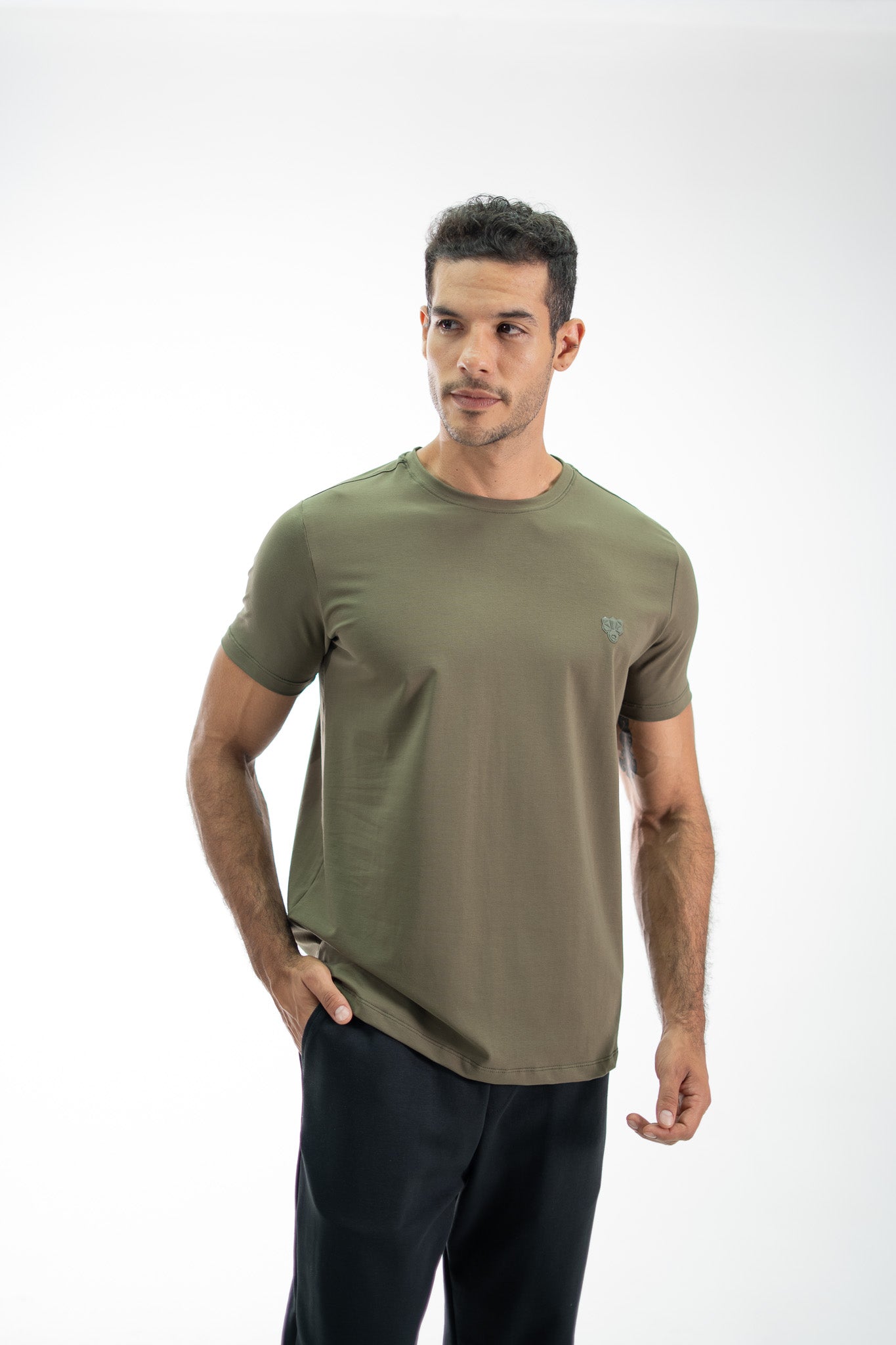CAMISETA ESSENTIAL MILITAR