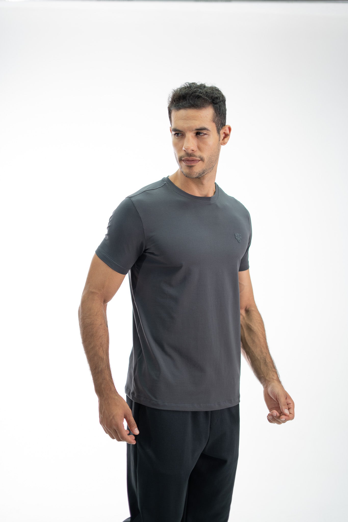 CAMISETA ESSENTIAL GRIS PIEDRA