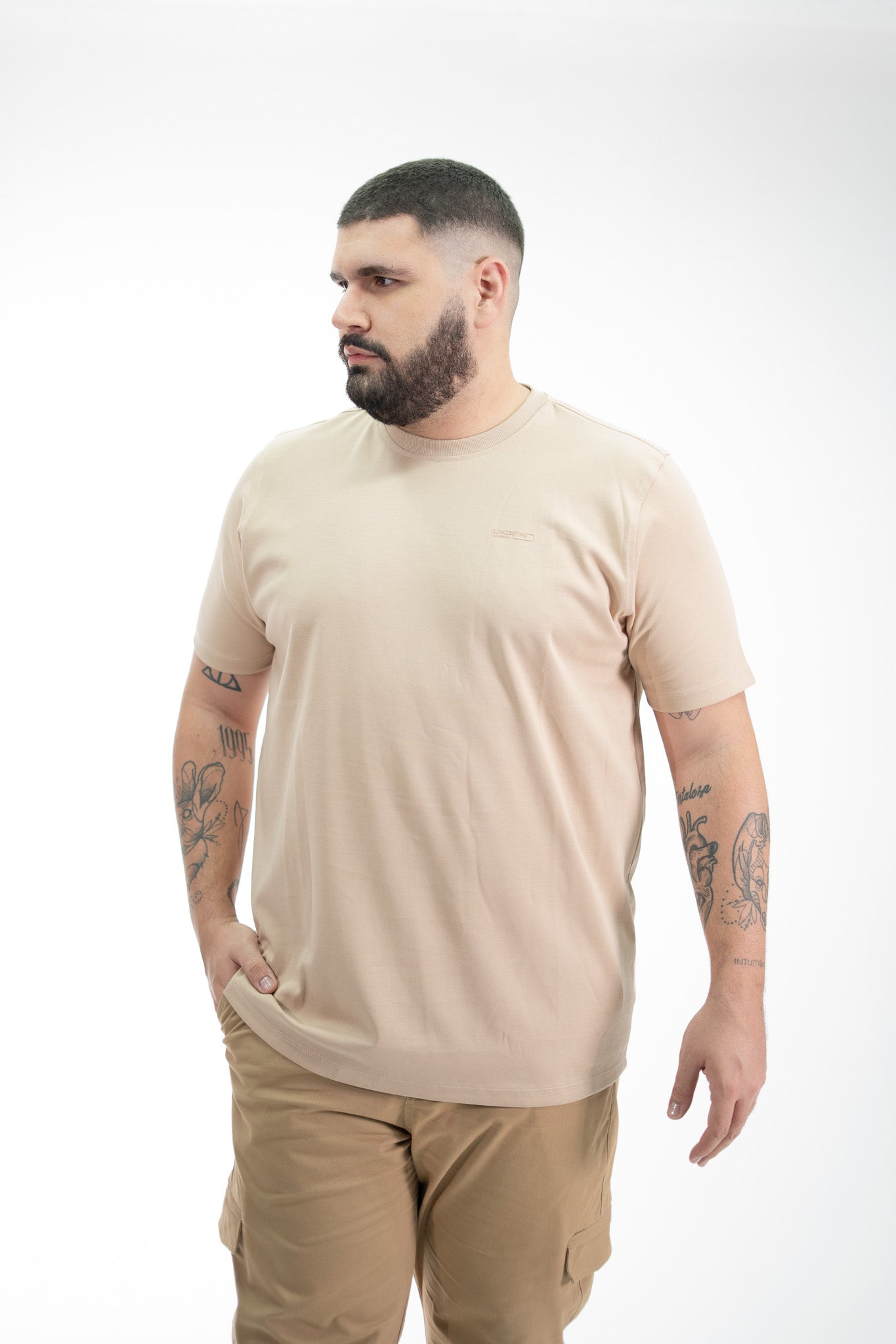 CAMISETA PREMIUM ALMENDRA