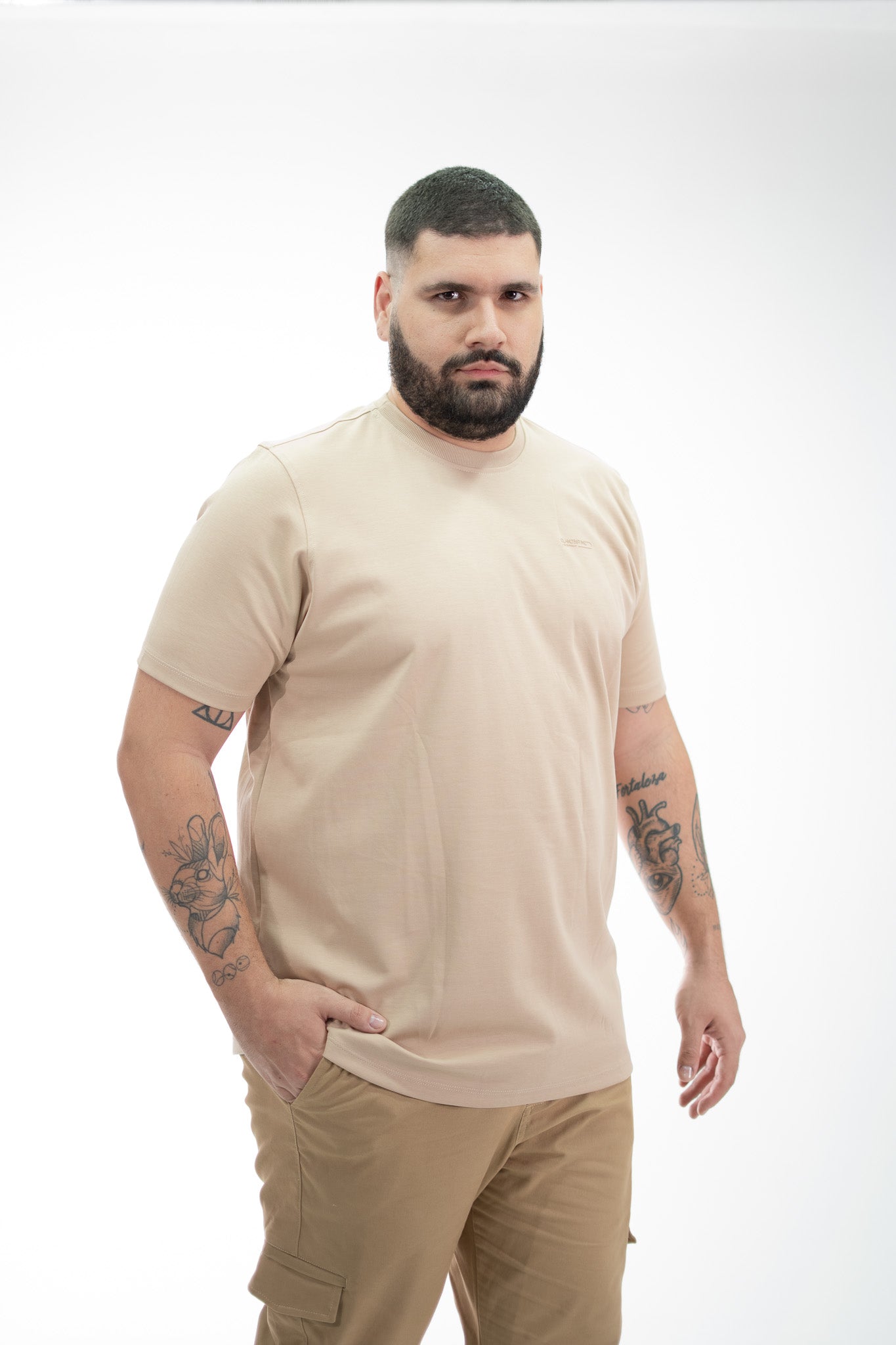 CAMISETA PREMIUM ALMENDRA