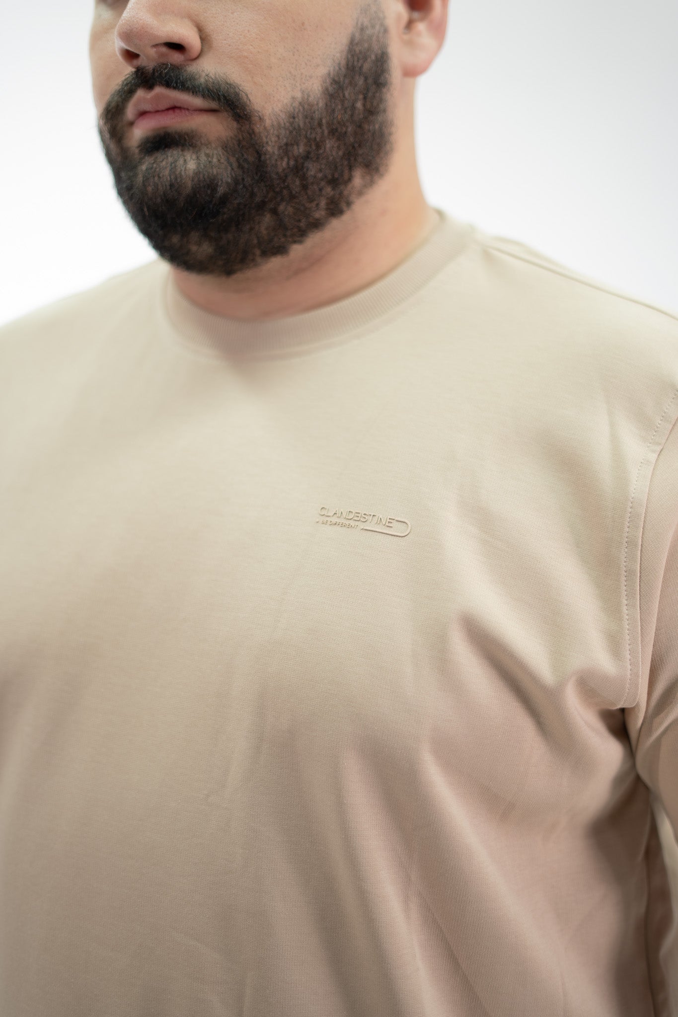 CAMISETA PREMIUM ALMENDRA