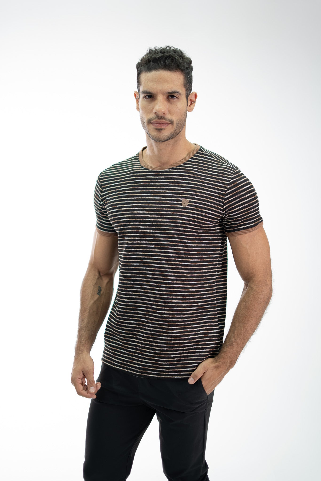 CAMISETA A RAYAS NEGRA