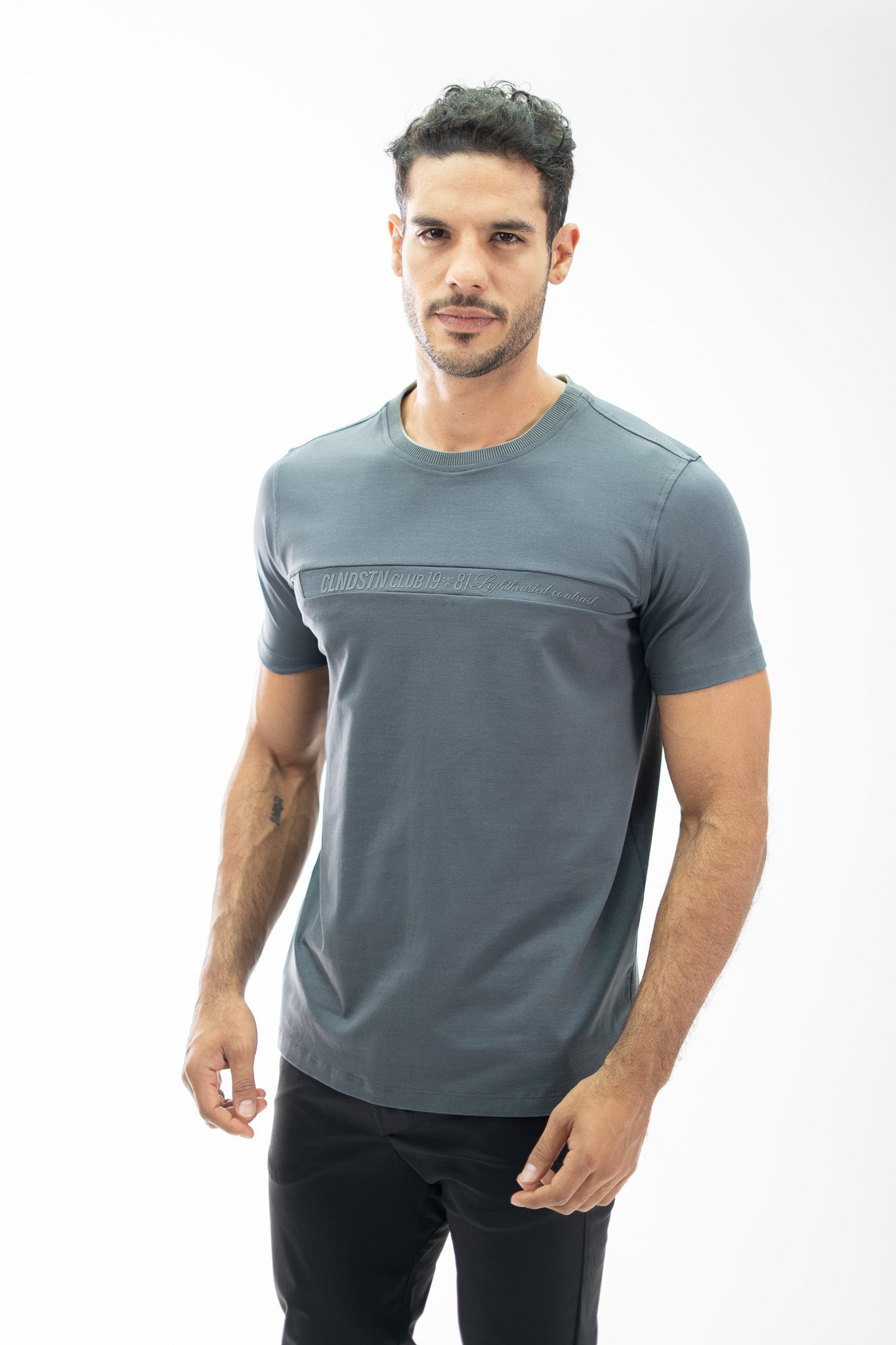 CAMISETA CORTE GRIS